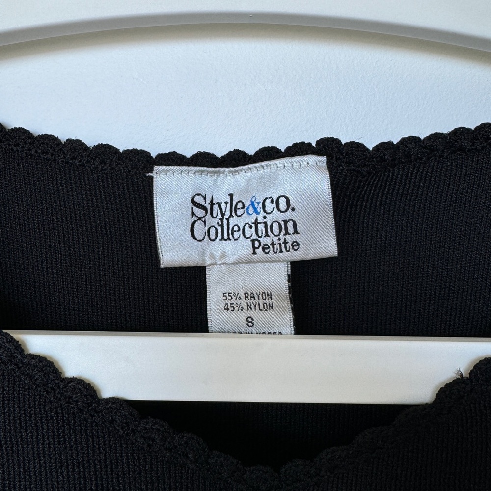 NEW Embroidered Mini Roses Top - Picture 4 of 5
